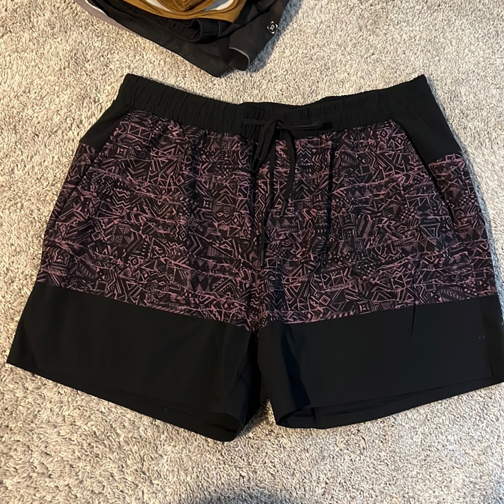 Lululemon 6in shorts